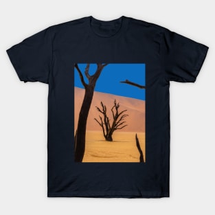 Namibia. Namib-Naukluft National Park. Deadvlei. Framed Dead Trees. T-Shirt